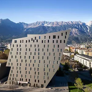 4* מלון Hilton Garden Tivoli