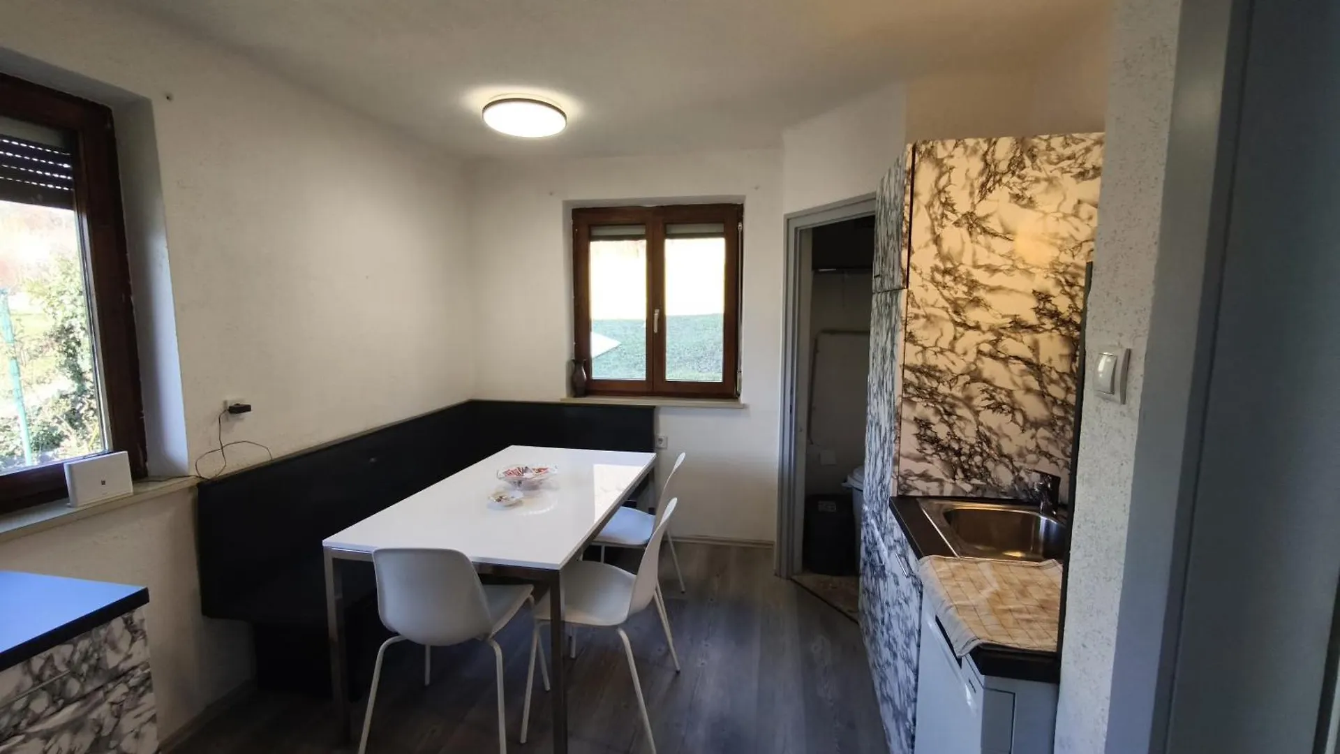 Spacious Room In Modern Flat Innsbruck Homestay