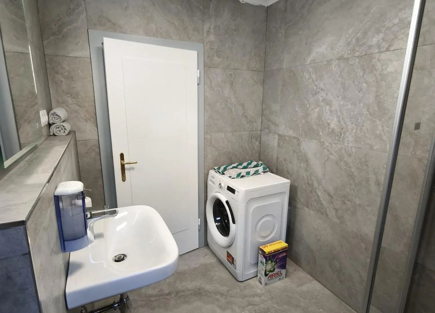 Spacious Room In Modern Flat Innsbruck 0*,